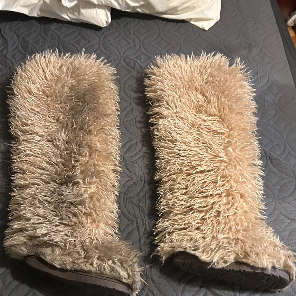 Fuzzy Tan above the knees knee High Boots. Fur furry. Size 9. Fleece lined shoes - Picture 2 of 16